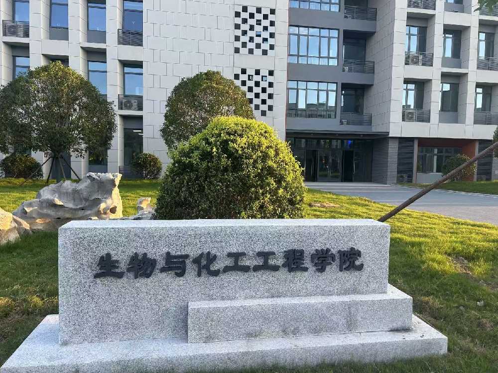西吉县扬州职业大学体育场高杆灯项目